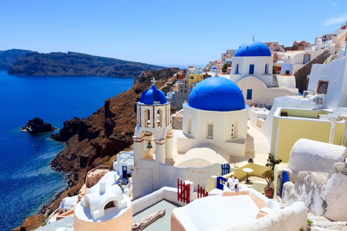 'Blue domed church at Oia Santorini Greece Europe' - Σαντορίνη