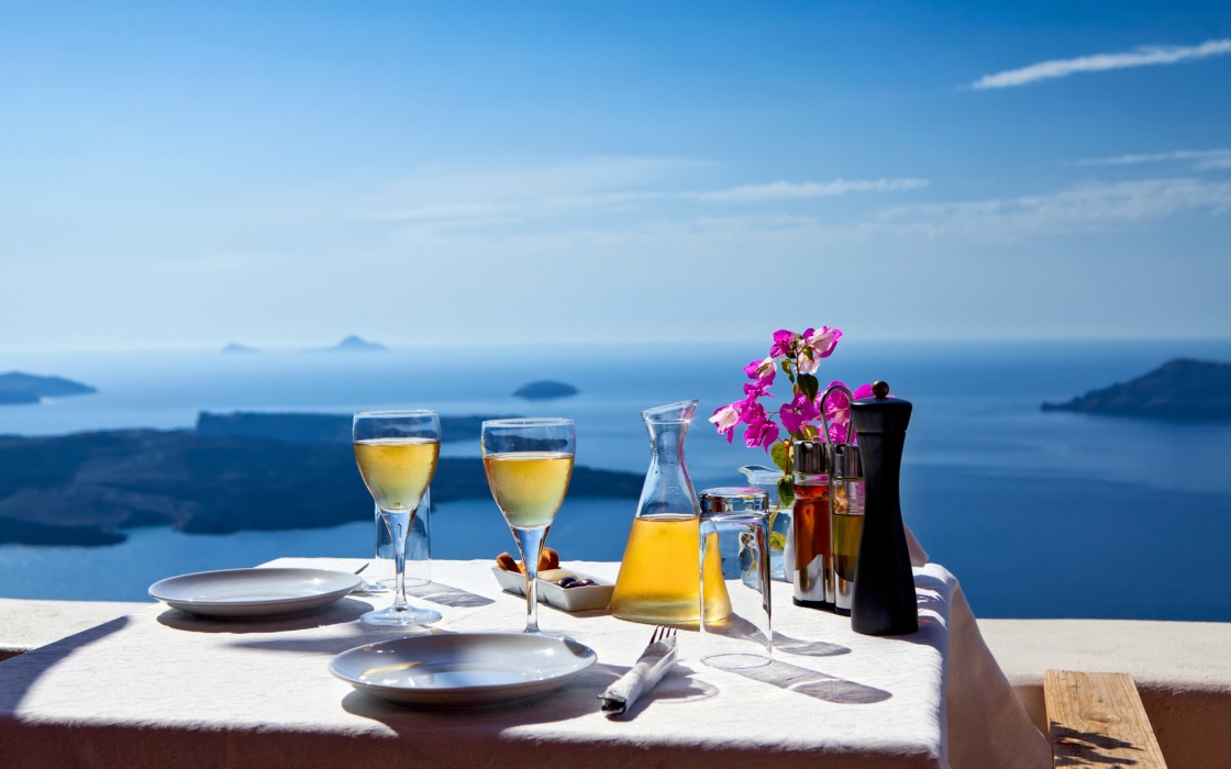 'Table above sea for two. Greece, Santorini island' - Σαντορίνη